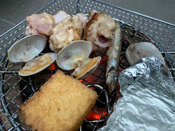 七輪でbbqしている画像